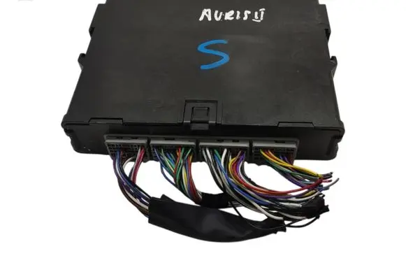 Toyota Auris E180 Voltage converter/converter module 8968102030