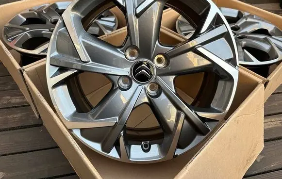 Citroen C4 II R17 alloy rim 9825287080