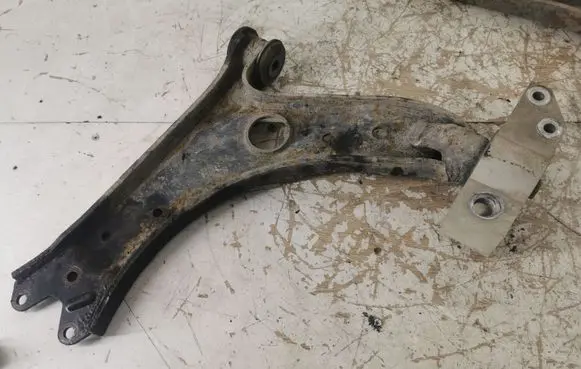 Volkswagen Golf V Front lower control arm/wishbone 1K0407190E
