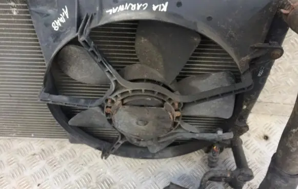 KIA Sedona Radiator cooling fan shroud 0k55215025