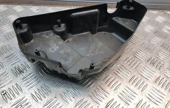 Volkswagen Touareg II Fuse box cover 7P0907355