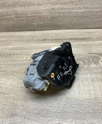 Volkswagen PASSAT B6 Rear door lock 3C4839015A