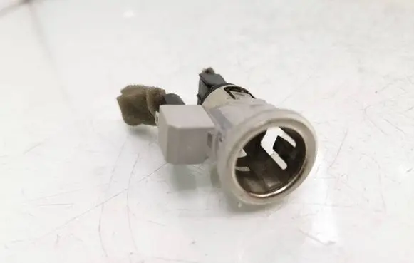 Hyundai Santa Fe 12 V Socket (front) 
