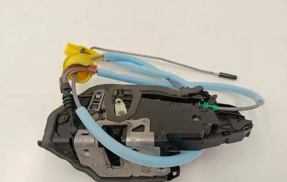 BMW 4 G22 G23 G24 G26 Front door lock 7956135