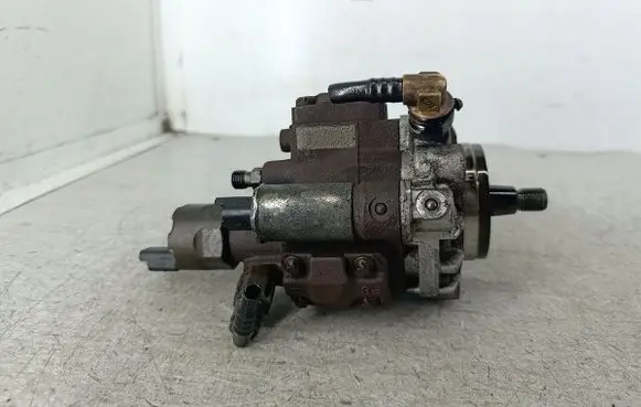 Ford C-MAX I Fuel injection high pressure pump 