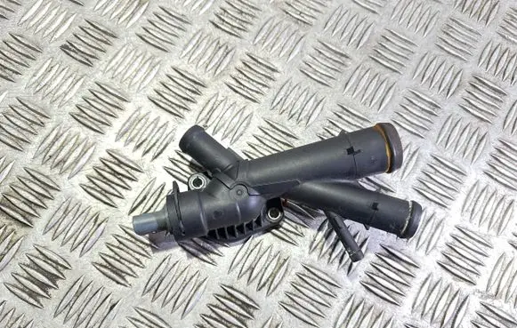 Volkswagen PASSAT B7 Engine coolant pipe/hose 03L121131AA