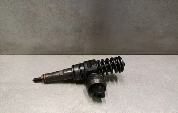 Skoda Octavia Mk2 (1Z) Fuel injector 038130073AG 0414720215