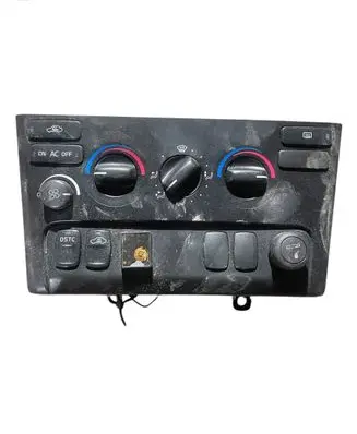 Volvo XC90 Climate control unit 8682733 ME281600039