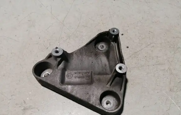 Buick Encore I Engine mounting bracket 55577637