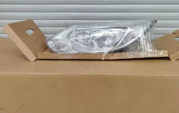 Ford Focus Headlight/headlamp 1873929 1838644