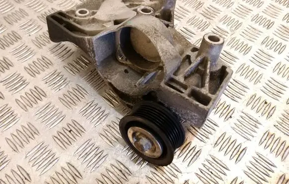 Opel Insignia A A/C compressor mount bracket 55582510