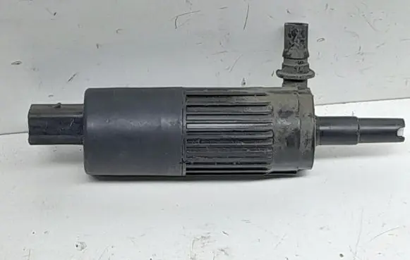 Volkswagen Golf VII Windscreen/windshield washer pump 021168