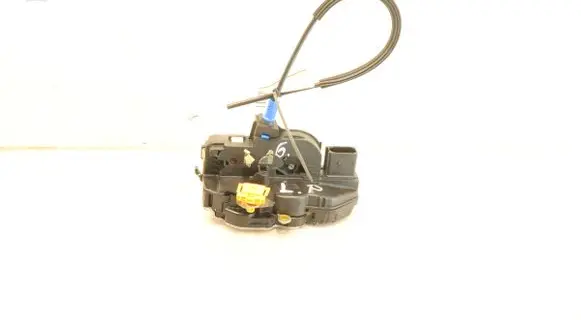 Opel Astra J Front door lock