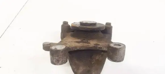 Honda CR-V Engine mount bracket