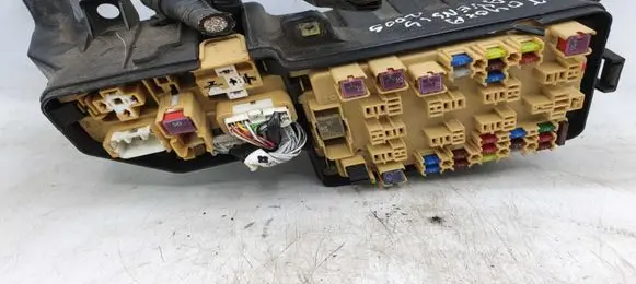 Toyota Avensis T250 Fuse module NOCODE