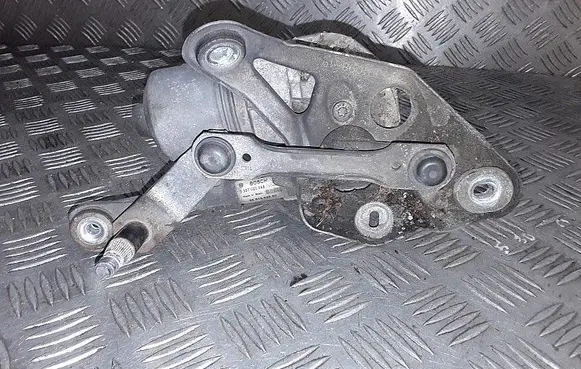 Front wiper linkage