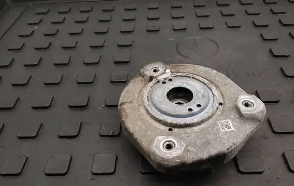 Mercedes-Benz GLK (X204) Coil spring mount 