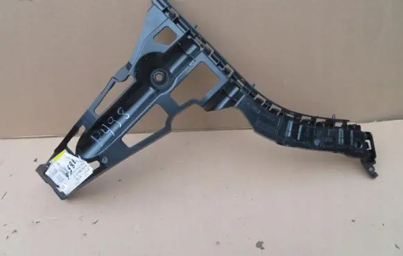 Front bumper mounting bracket