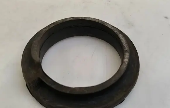 Audi 80 90 B3 Rear coil spring rubber mount 811812113