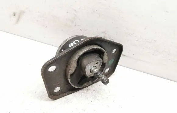 Mitsubishi Colt Engine mount bracket