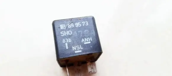 Volkswagen Golf III Other relay 899573
