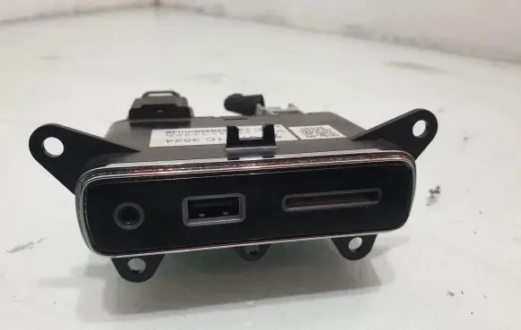 Jeep Grand Cherokee USB control unit 68141322AA