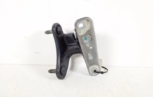 Mercedes-Benz C W204 Front door lower hinge A2047200437