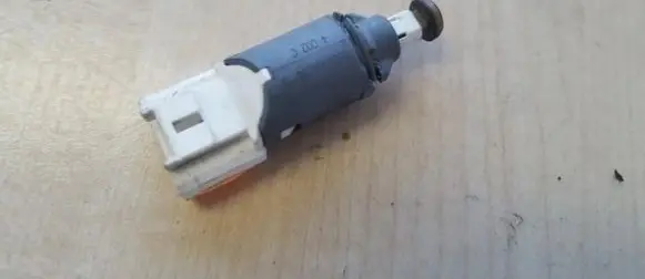 Renault Scenic II - Grand scenic II Brake pedal sensor switch 8200168238B