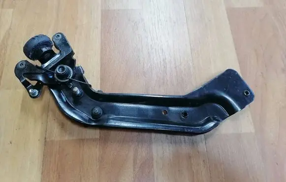 Chrysler Voyager Sliding door lower roller guide/hinge R233A2D 226D02A 846H