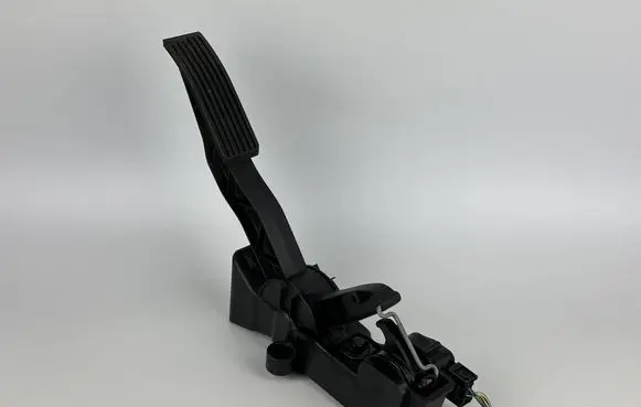 Mercedes-Benz A W169 Accelerator throttle pedal A1693000104 91736020
