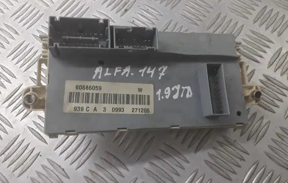 Alfa Romeo 147 Fuse box cover 60686059