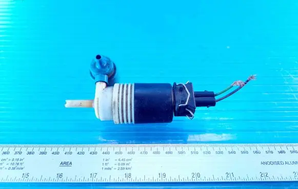 Volkswagen Golf III Windscreen/windshield washer pump 1H6955651