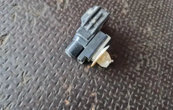 Isuzu D-Max Outside/external air temperature sensor 0775005191