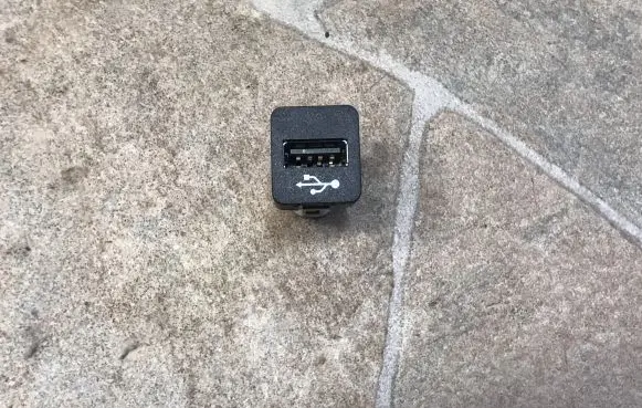 BMW 7 F01 F02 F03 F04 USB socket connector 9237656