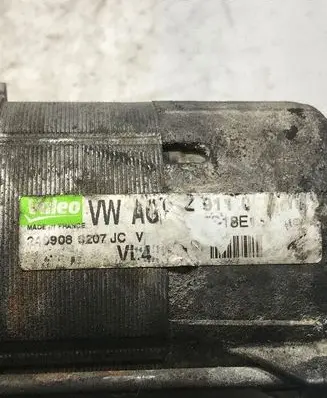 Volkswagen Golf V Starter motor 02Z911023H