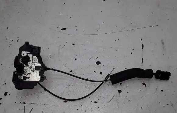 Renault Megane III Rear door lock 82502002