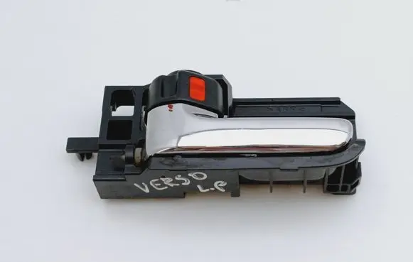Toyota Corolla Verso E121 Front door interior handle