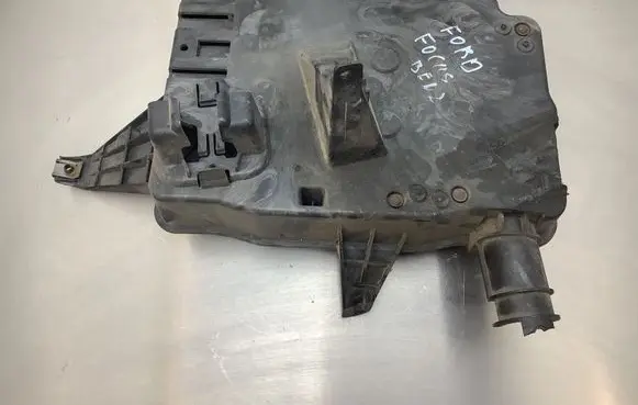 Ford Focus Engine control unit box AV6112A532AC