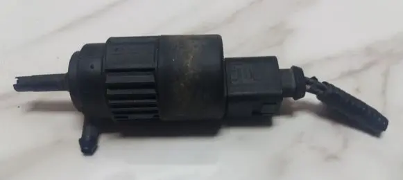 Nissan Qashqai Headlight washer pump 