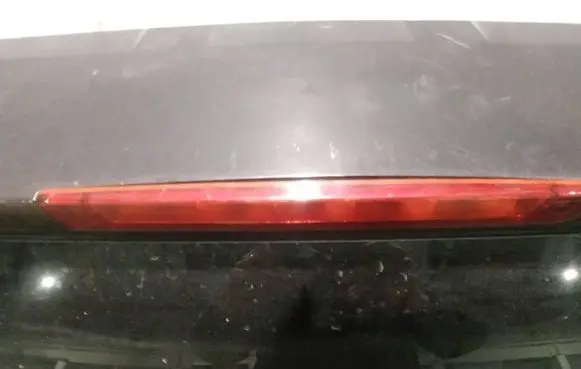 Chevrolet Captiva Third/center stoplight 