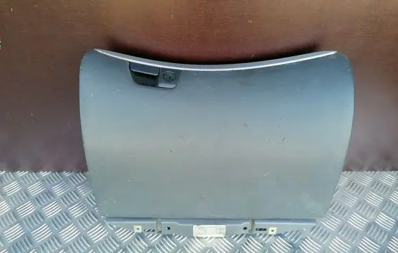 Volvo V70 Glove box 8650374