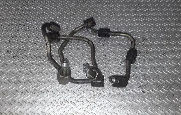 Fuel injector supply line/pipe