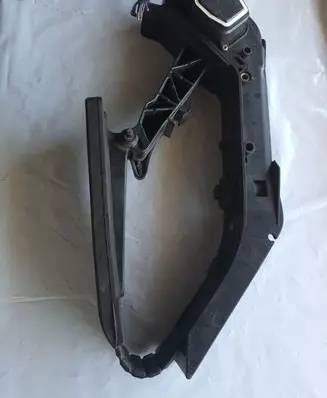 Mercedes-Benz CLK A209 C209 Accelerator throttle pedal A2033000704