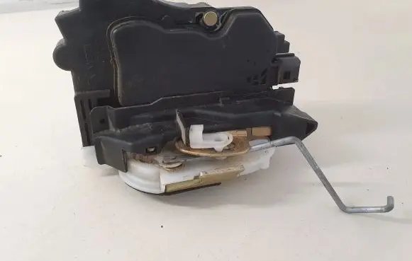 Mitsubishi Outlander Front door lock