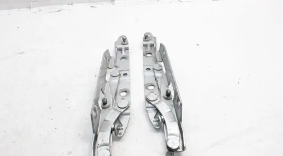 Jaguar XK8 - XKR Tailgate/trunk/boot hinge