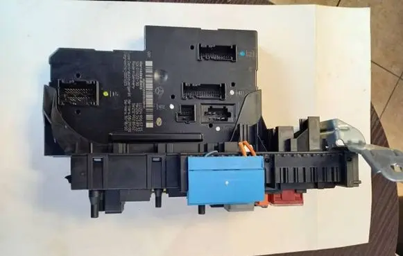 Mercedes-Benz C W204 Comfort/convenience module 2049060705 5DK01102230 2045458932