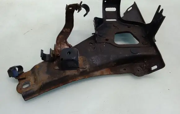 Toyota Prius (NHW20) ABS pump bracket 