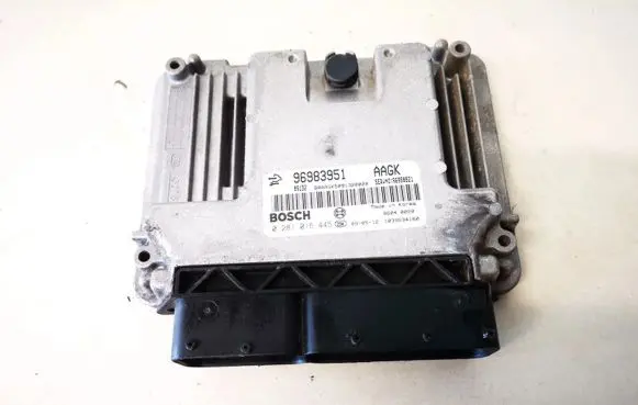 Chevrolet Cruze Engine control unit/module 96983951 0281015445