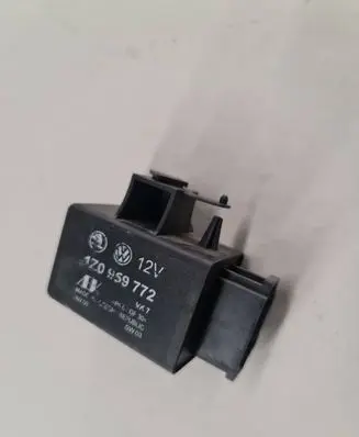 Volkswagen PASSAT B6 Seat heating relay 1Z0959772 HW05