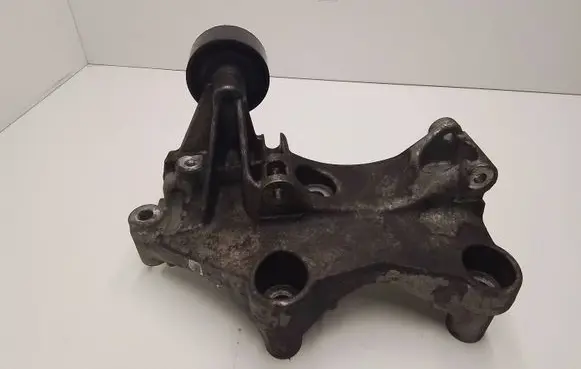 Nissan Qashqai Generator/alternator bracket 117105124R